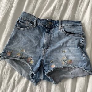 floral embroidered jean shorts🌸🌼